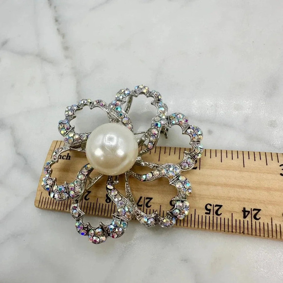 Big Y&J Signed Pearl Rhinestone Flower Brooch Pin Pendant AB Iridescent Retro - Picture 11 of 11